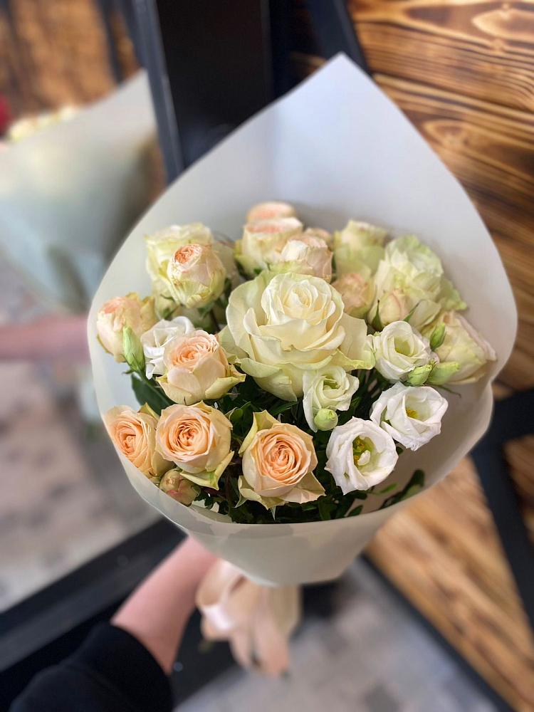 Букет цветов из: Розы и Лизиантусы в Шабурново